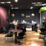 Mit der Kaffee-Lounge empfängt _blaenk KoMit der Kaffee-Lounge empfängt _blaenk Konsumenten im Eingangsbereich. Foto: _blaenk