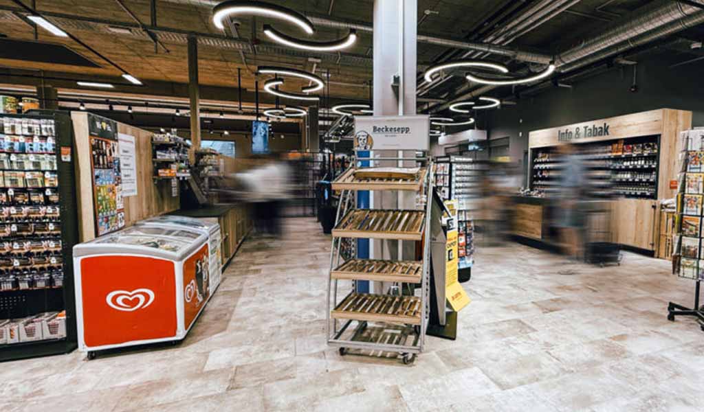 In der Waltershofener Filiale ermöglicht die Technologie den personallosen Betrieb in den Abendstunden (18–24 Uhr) sowie an Sonn- und Feiertagen (8–22 Uhr) | Foto: Beckesepp