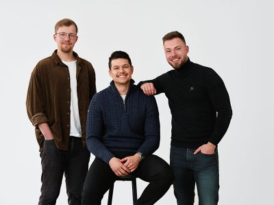 Das hellomateo-Team von links nach rechts: Philipp Steinrötter (Co-Founder & CTO), Christian Strauch (Co-Founder & CEO) und Domenik Fox (Co-Founder & CEO).